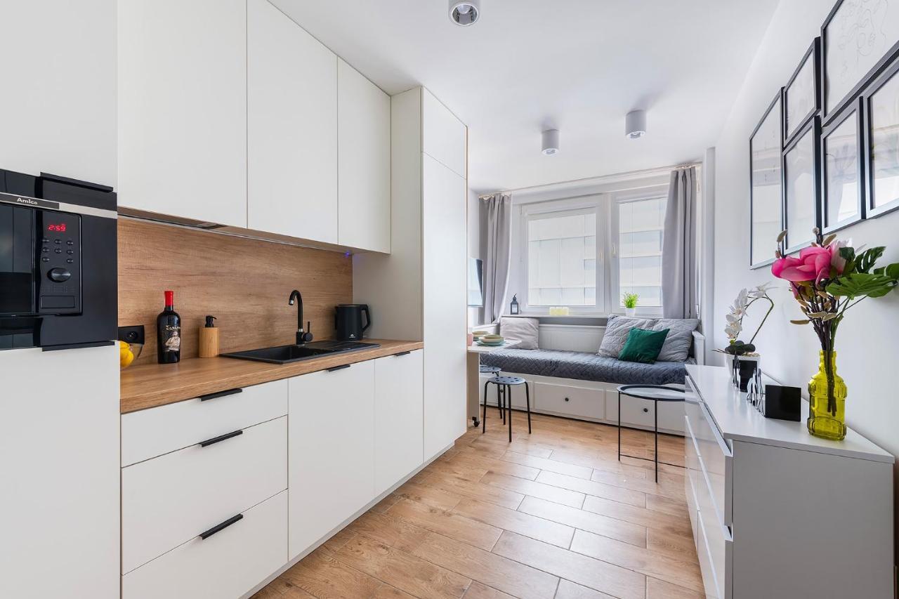 Sliska 3 - Studio - 100M Od Zlotych Tarasow Oraz 200M Od Dworca Centralnego, Piekny Widok Na Panorame Warszawy - Wifi - Smart Tv 55 Cali - Better Rental 华沙 外观 照片